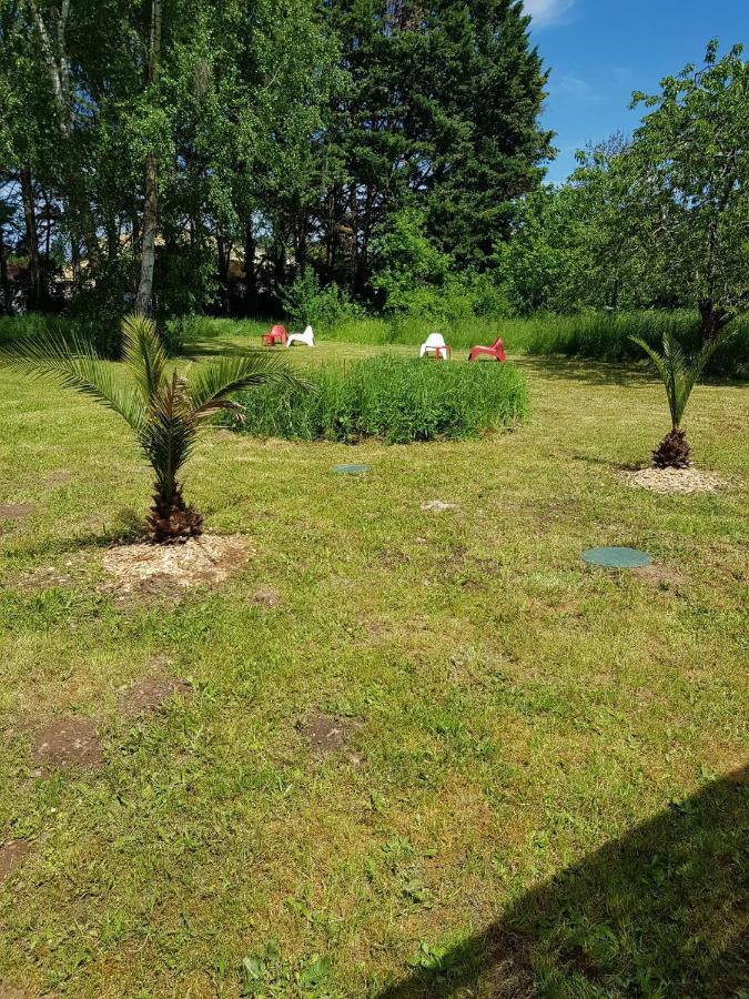 02 - Tres Joli 2 Pieces Avec 3 Lits Pouvant Accueillir Jusqu'A 5 Personnes, Situe Au Rdc Avec Entree Independante, Une Place De Parking Reservee Devant L'Entree Et Terrasse Sur L'Arriere Donnant Sur Parc Arbore, Tout Le Linge De Maison Est Fourni Razac-sur-lʼIsle Eksteriør bilde